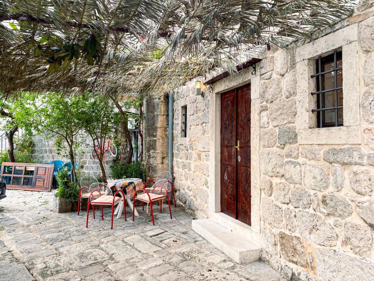 Villa Charming Bohemian House In Perast Exterior foto