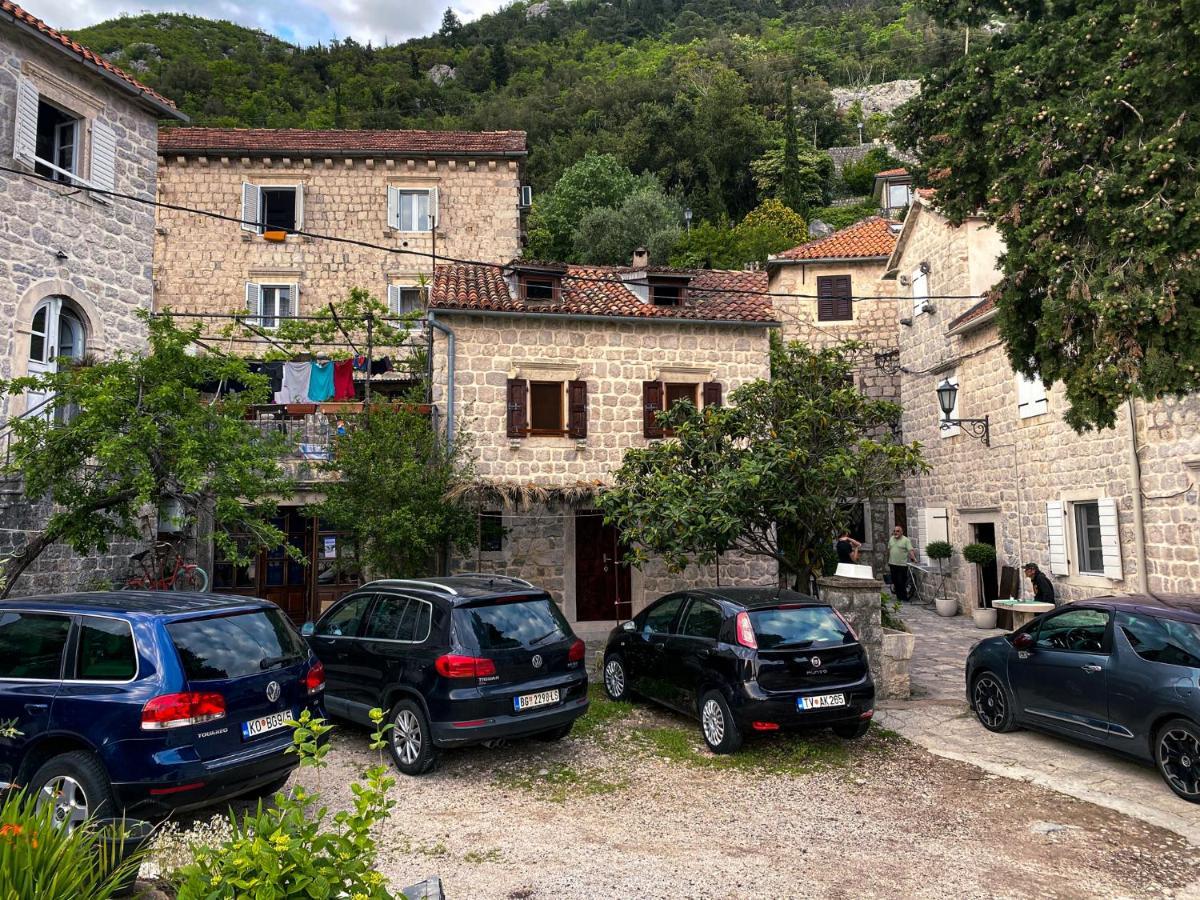 Villa Charming Bohemian House In Perast Exterior foto