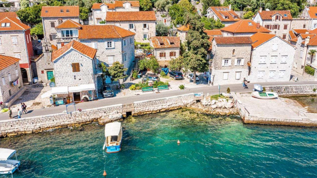 Villa Charming Bohemian House In Perast Exterior foto