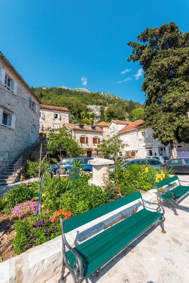 Villa Charming Bohemian House In Perast Exterior foto