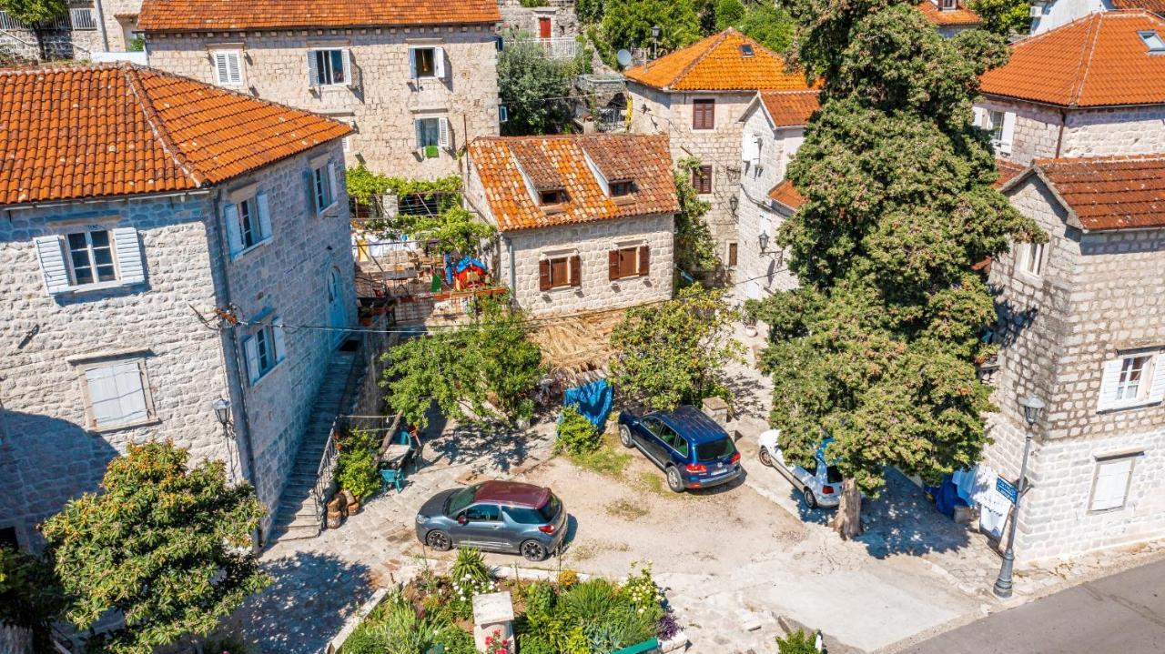 Villa Charming Bohemian House In Perast Exterior foto