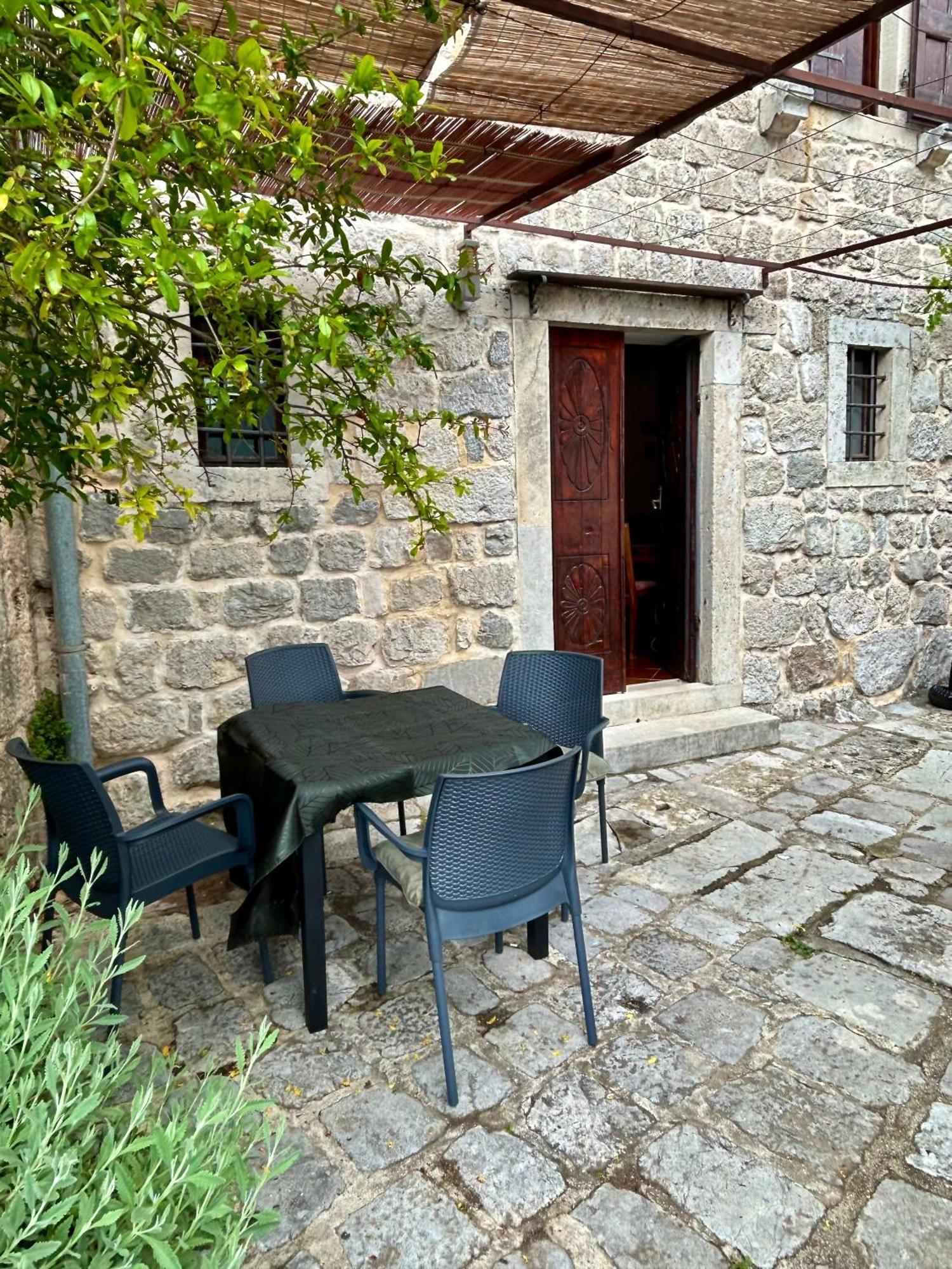 Villa Charming Bohemian House In Perast Exterior foto
